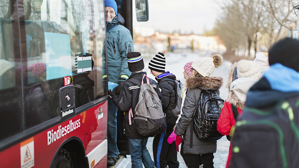 Skolbarn åker buss fotograf: Jenny Drakenlind 
