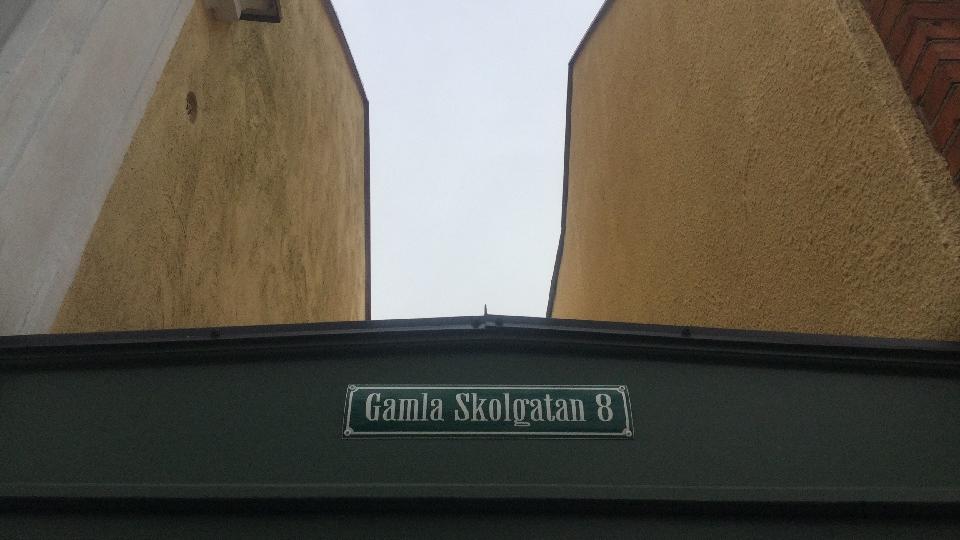 Adressskylt Gamla Skolgatan 8