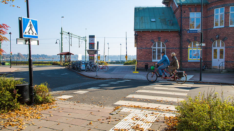 Trädgårdsgatan vid Resecentrum: Det här är ett övergångsställe med cykelpassage.